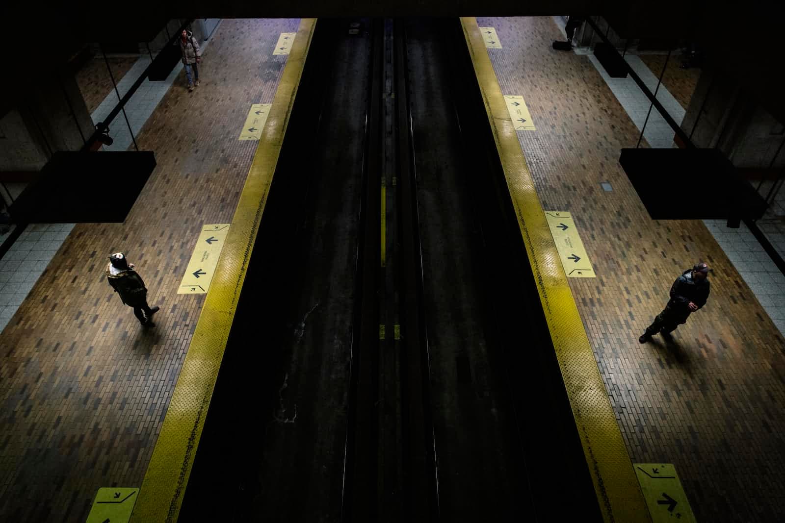 Sleepless Concurrency: delay() vs. Thread.sleep()